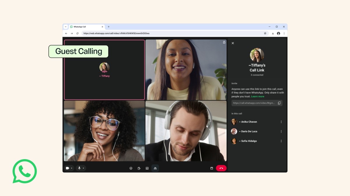 Una videollamada de WhatsApp en el navegador con cuatro participantes y el panel del enlace de la llamada a la derecha